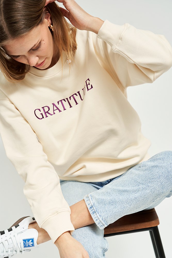 
                      
                        SUDADERA GRATITUDE
                      
                    